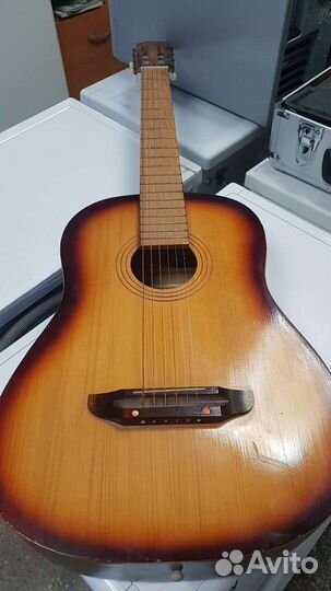 Акустическая гитара