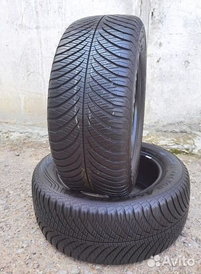 Goodyear Vector 4Seasons 235/55 R17 103V