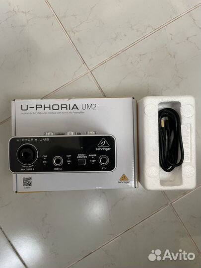 Внешняя звуковая карта Behringer U-Phoria UM2