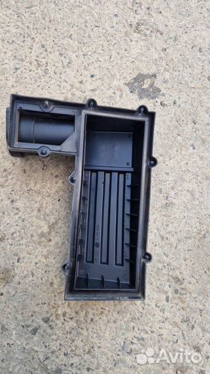 Крышка воздушного фильтра Volkswagen Passat B6