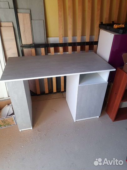 Маникюрный стол