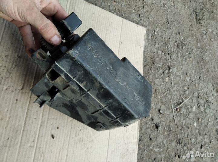 Блок предохранителей Киа Рио 1