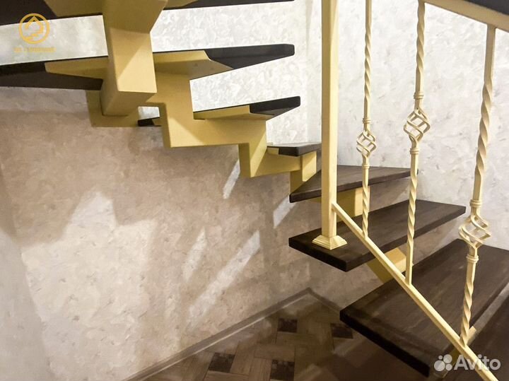 Лестница на металлокаркасе / Лестница межэтажная