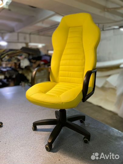Офисное кресло