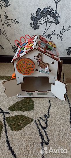 Бизиборд домик