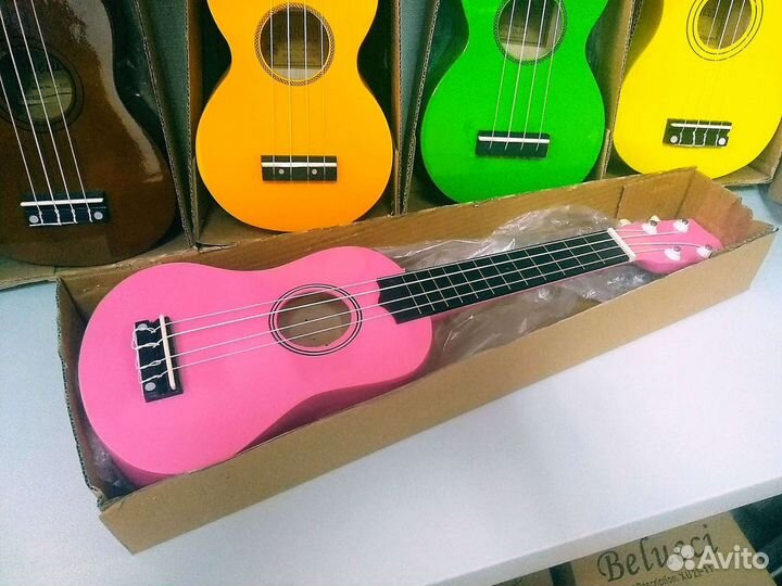 Розовая укулеле сопрано