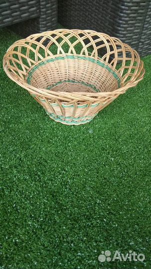 Плетенная корзина с крышкой