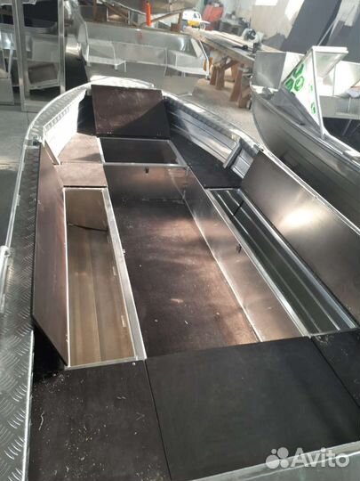 Алюминиевая лодка тактика 390р с мотором не реги-т