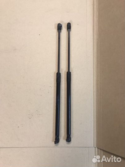 Амортизатор крышки багажника Skoda Rapid