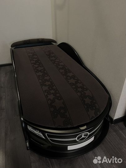 Детская кровать машина