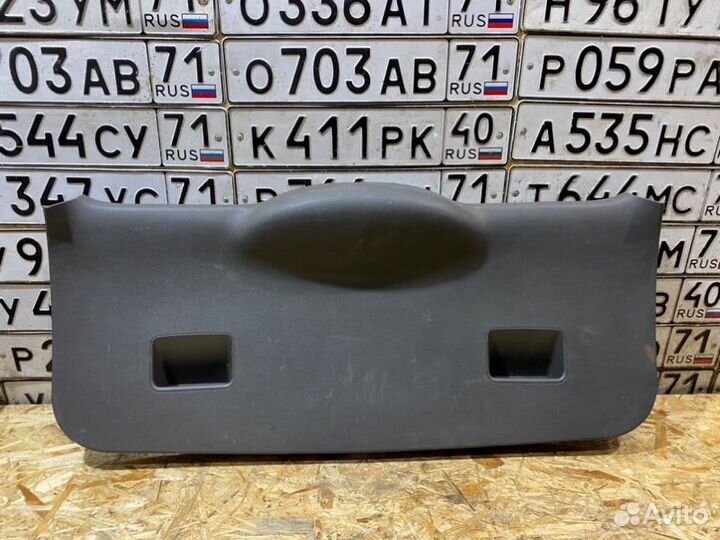 Обшивка крышки багажника Ford Focus универсал 1.8