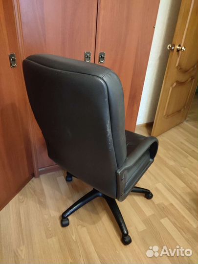 Компьютерное кресло руководителя