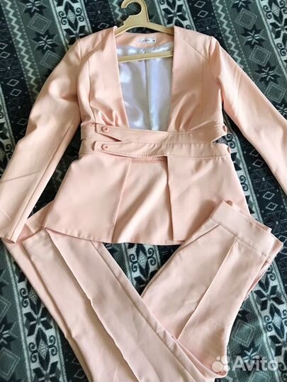 Костюм женский