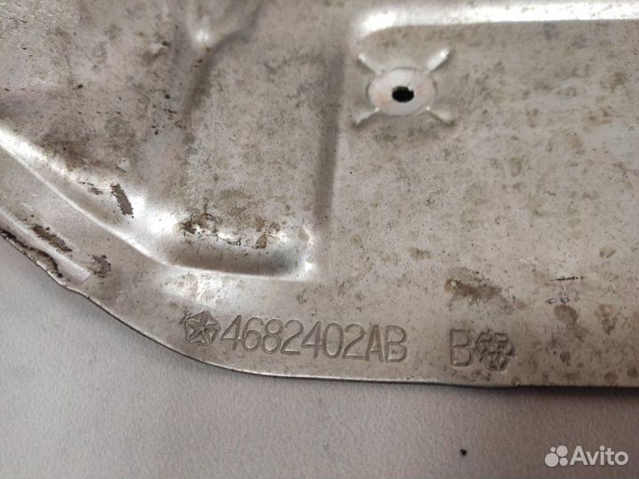 Тепловой экран передний Chrysler Voyager 3.3L V6