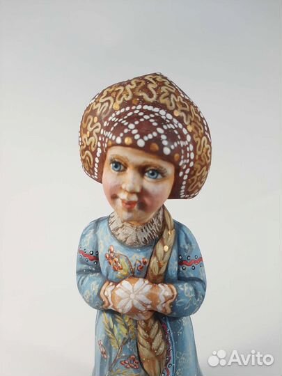 Резная деревянная фигурка 