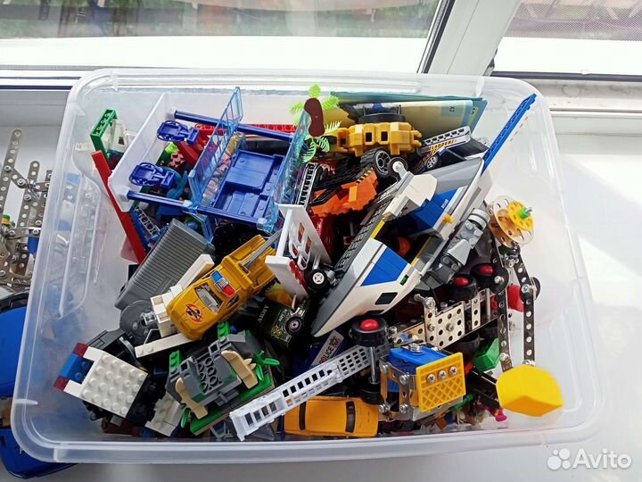 Конструктор россыпью+игрушки. Колпино