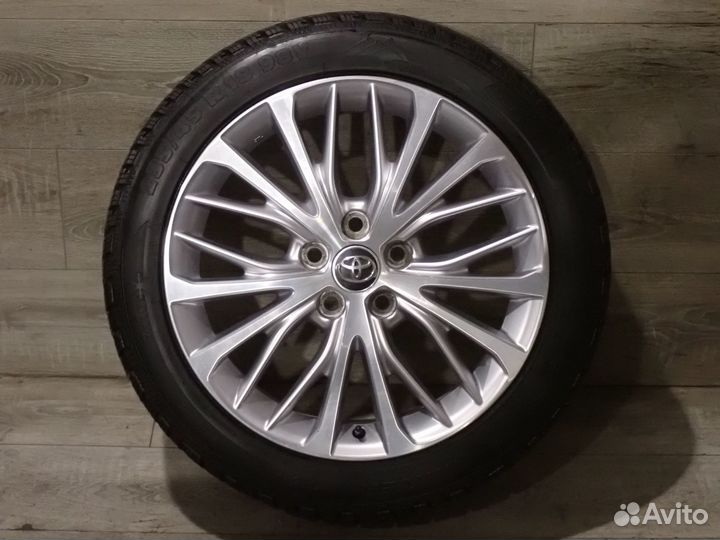 Оригинальные R18 колеса на Toyota Camry