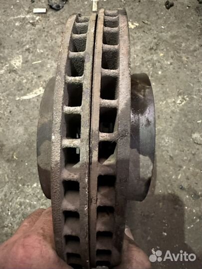 Диск тормозной передний toyota corolla nze121