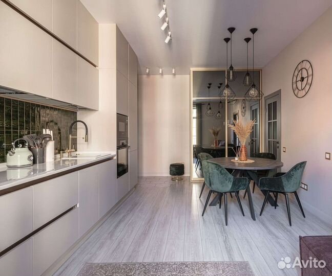 Кухня на заказ под потолок