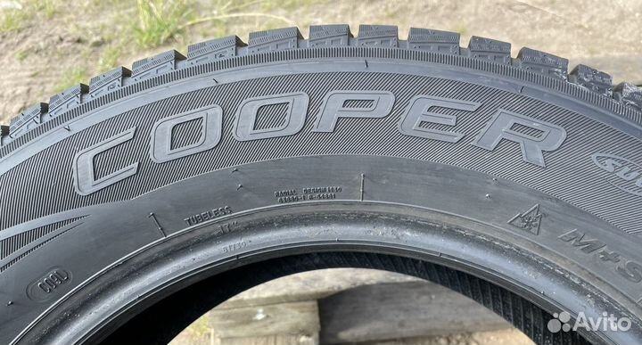 Cooper Weather-Master Ice 100 225/65 R17