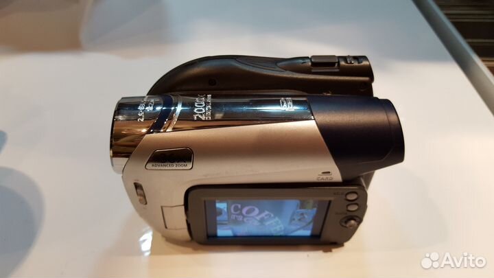 Видеокамера Canon DC301
