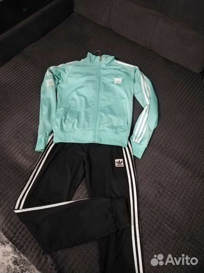 Спортивный костюм женский