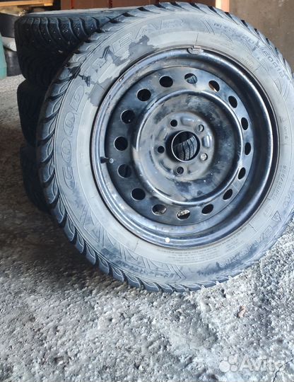 Goodyear UltraGrip Extreme 205/60 R16 92T