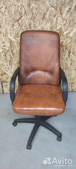 Офисное кожаное кресло, компьютерное