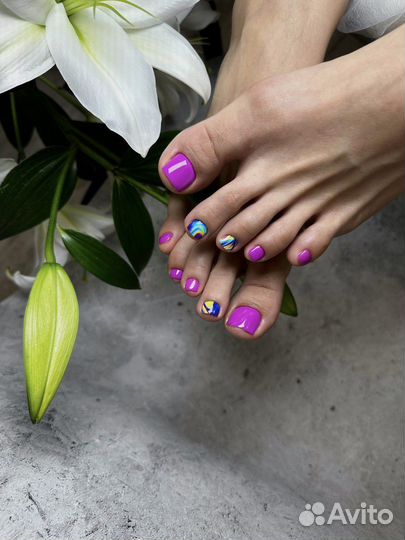 Услуги маникюра и педикюра