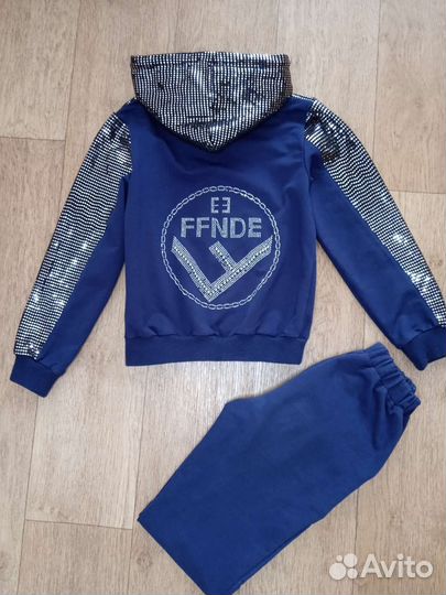 Костюм спортивный