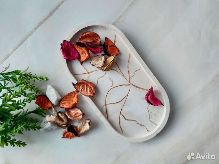 Декоративный поднос из гипса