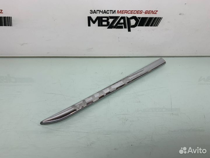 Молдинг переднего правого крыла Mercedes W212 E