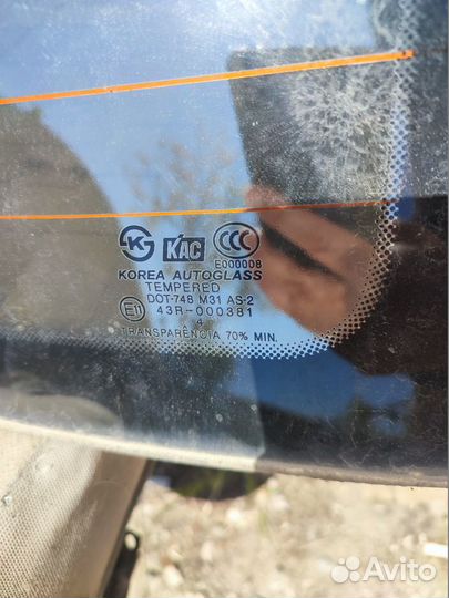 Hyundai accent 2 стекло заднее