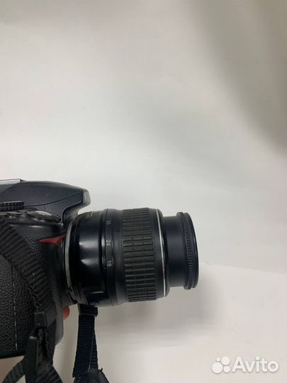 Зеркальный фотоаппарат Nikon D3000