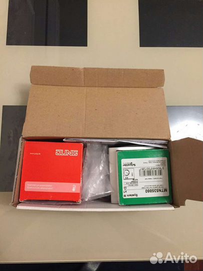 Новый терморегулятор Jung FTR231U