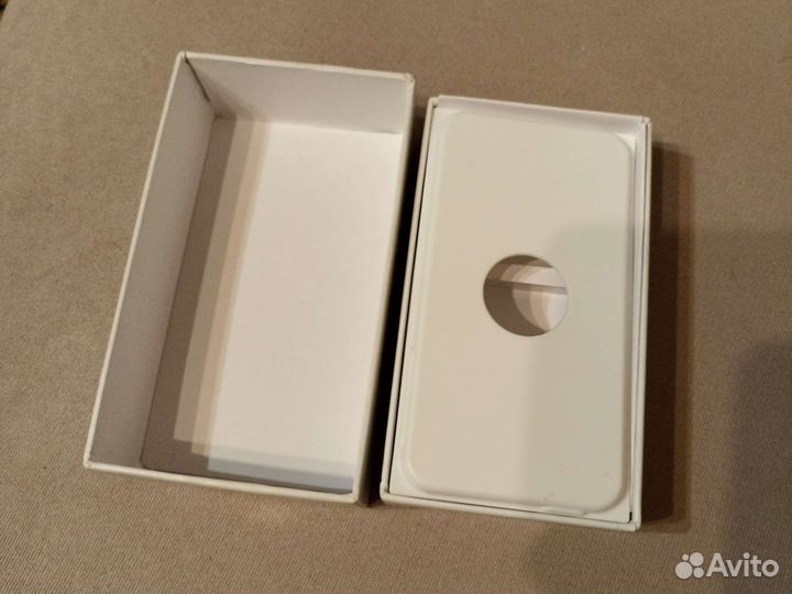Коробка от iPhone 4 s