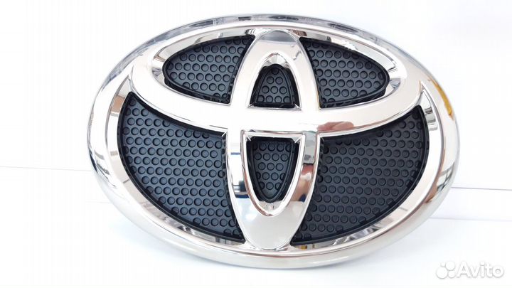 Эмблема решётки радиатора LC200