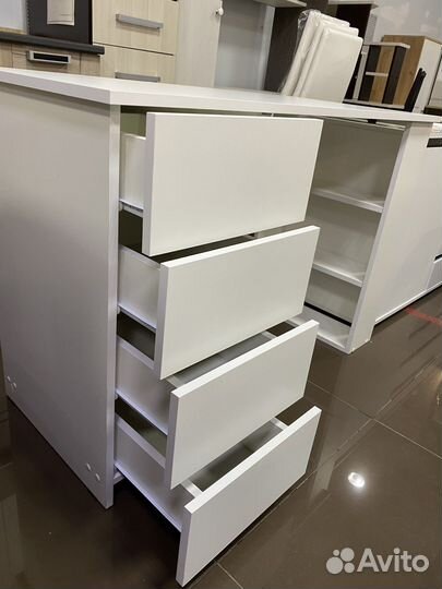 Компьютерный стол новый белый в наличии