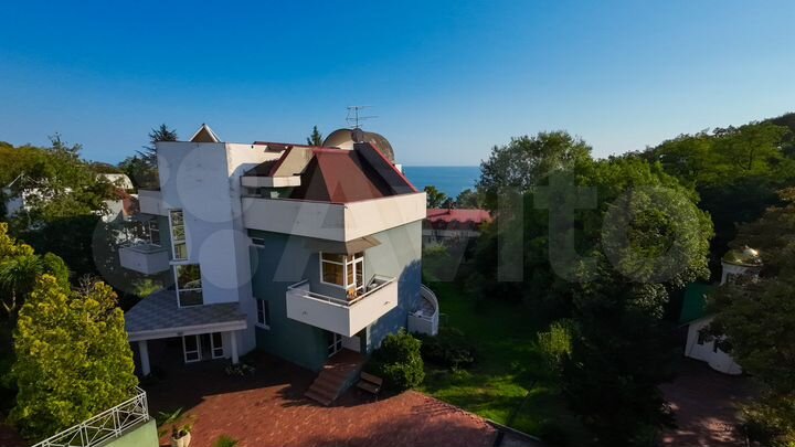 Коттедж 560 м² на участке 100 сот.