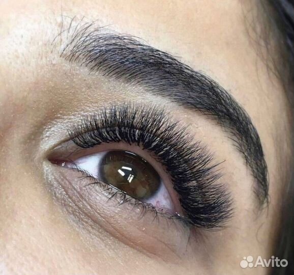 Наращивание ресниц и оформление бровей