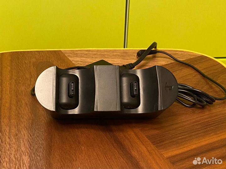 Зарядная станция для геймпадов PS4