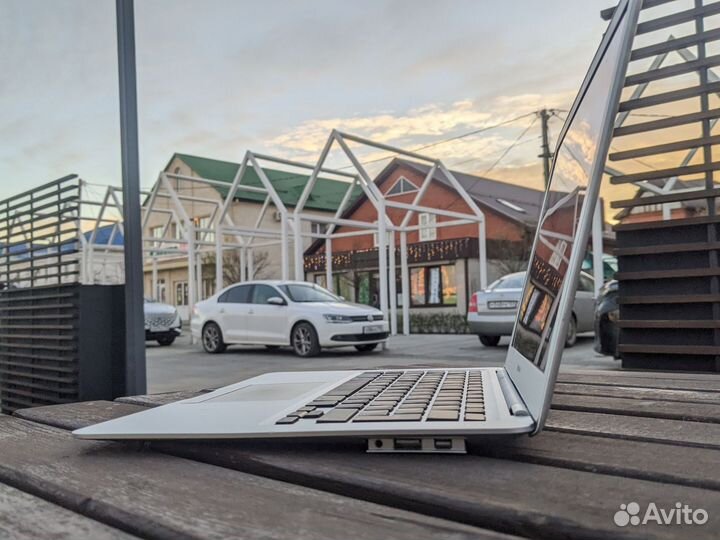 Ультрабук MacBook