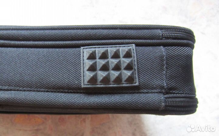 Жёсткий портфель для 15-дюймового ноутбука