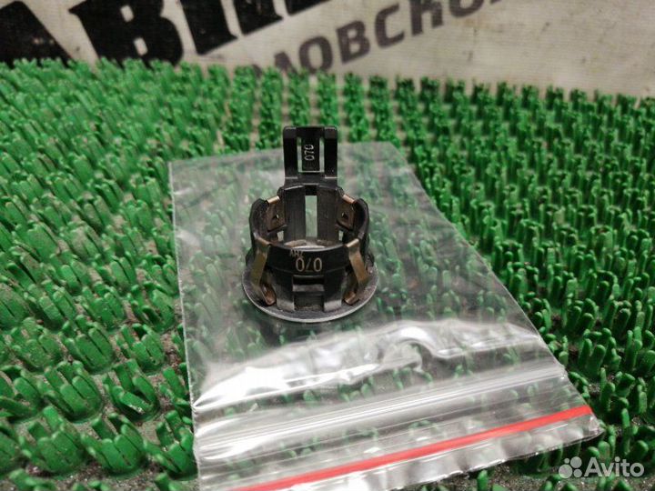 Оправка датчика парковки Toyota Voxy ZRR70