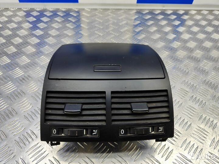 Дефлектор воздушный центральный Volkswagen Touareg