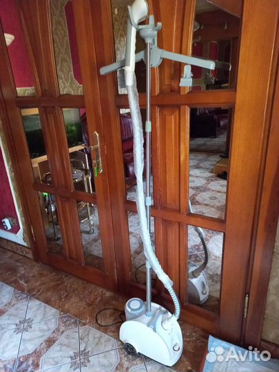 Отпариватель для одежды вешалка