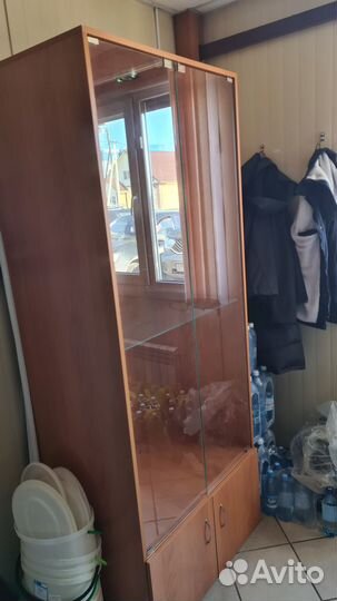 Шкаф для выставки кальянов