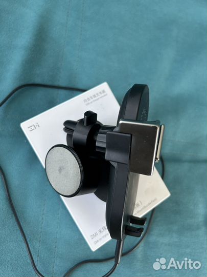 Беспроводная зарядка для авто