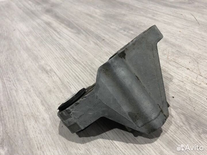 Кронштейн опоры кпп задний Ford Focus седан qqdb