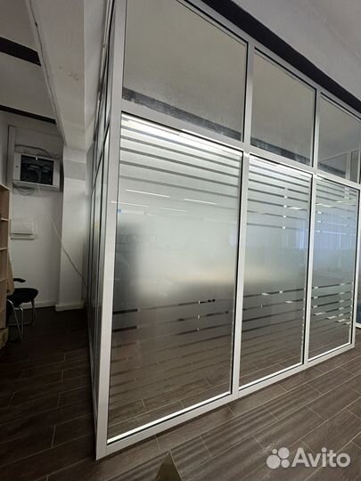 Стеклянная перегородка для зонирования